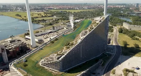 VIDEO - Coppenhill, la pista da sci sopra il termovalorizzatore