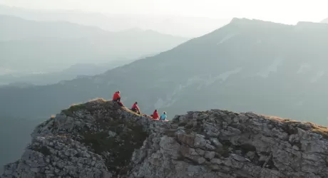 Absence, Millet celebra il ritorno in montagna con un video emozionale