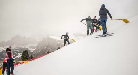 Val Gardena, pioggia e neve sulla Saslong, annullata la seconda prova