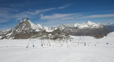 CERVINIA - Sul ghiacciaio si continua a sciare fino al 27 settembre