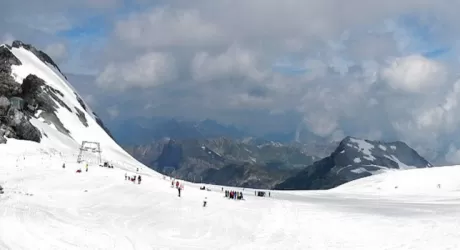 PASSO DEL STELVIO - Le slalomiste si allenano sul ghiacciaio dal 18 al 22 agosto
