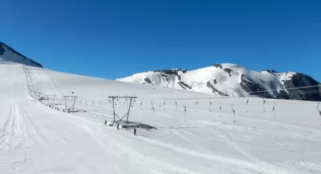 STELVIO - Arrivano anche gli slalomisti per allenarsi sul ghiacciaio