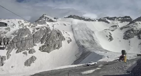 PRESENA - Stesi i teloni contro lo scioglimento del ghiacciaio