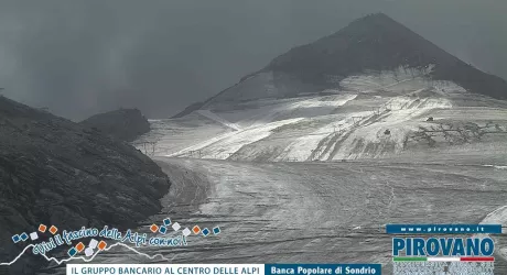 STELVIO - Troppo caldo, sci estivo sul ghiacciaio sospeso